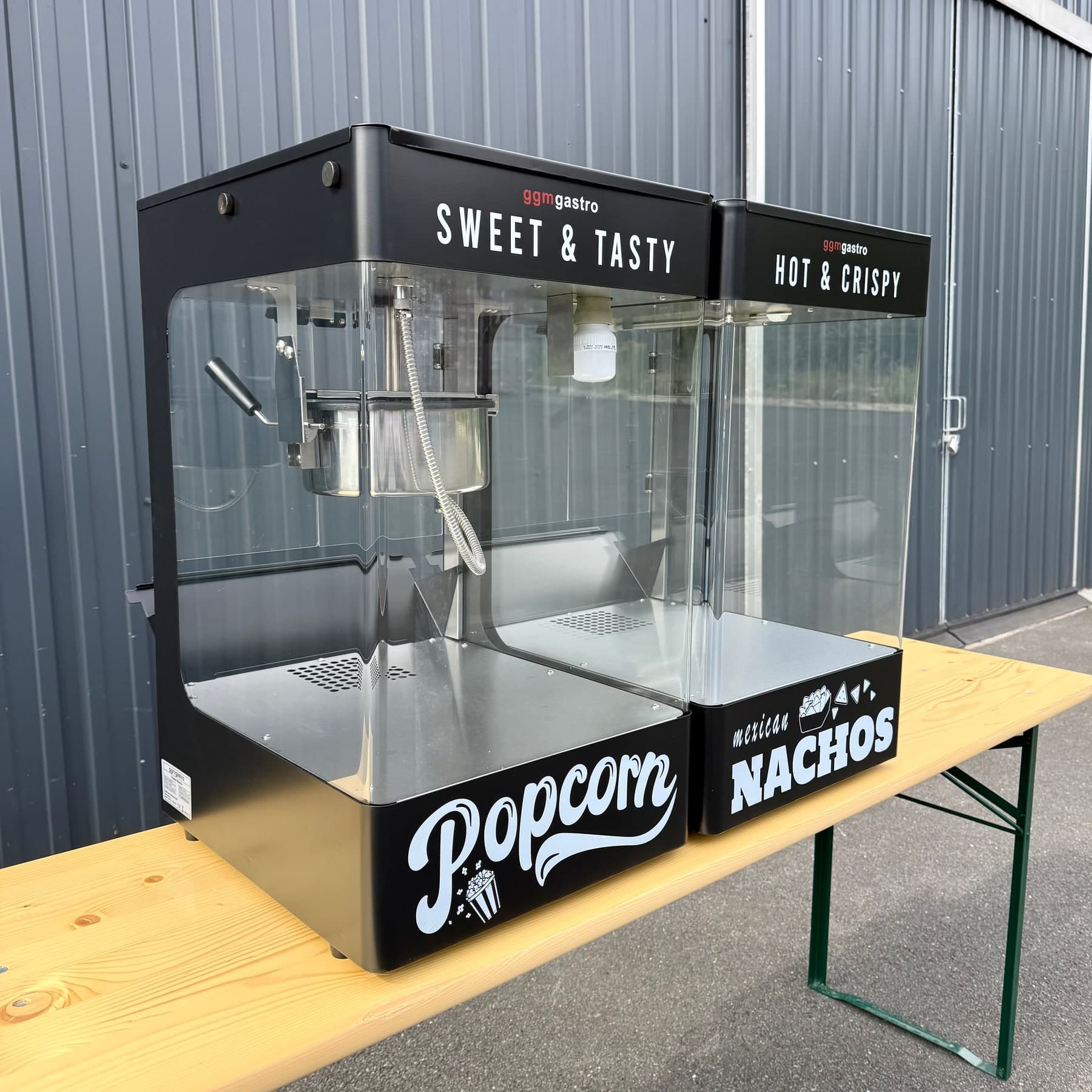 Nachowärmer und separat mietbare Popcornmaschine in der Seitenansicht
